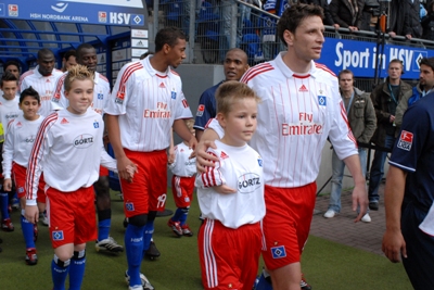 TO-Kids-Club 2 HSV Hertha 2 1 3 11 07 TO Auflaufen der TO Kids 012